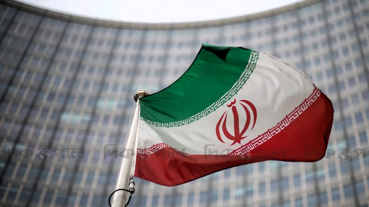 পাল্টা হামলার হুঁশিয়ারি ইরানের ‘ভুল করলে চরম মূল্য দিতে হবে যুক্তরাষ্ট্র ও ইসরায়েলকে’