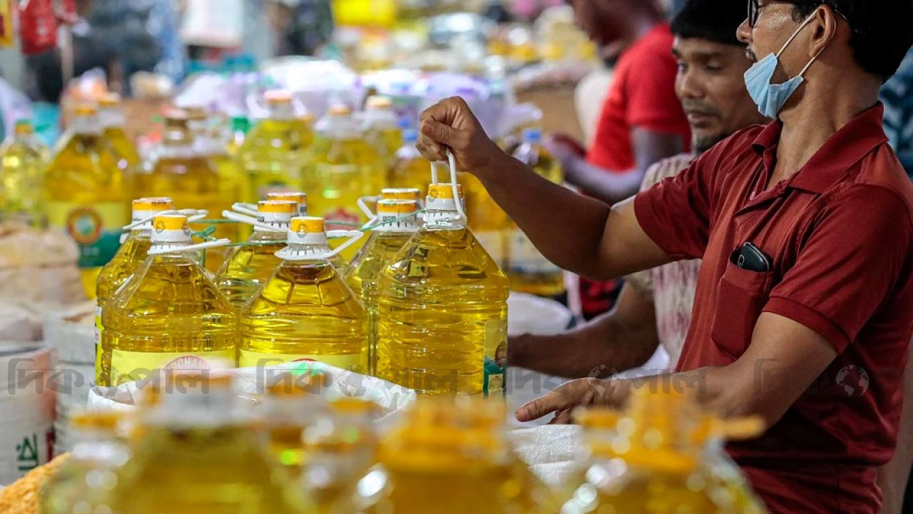 সয়াবিন তেলের আমদানিতে বড় ধস, বাজারে চরম সংকটের আশঙ্কা