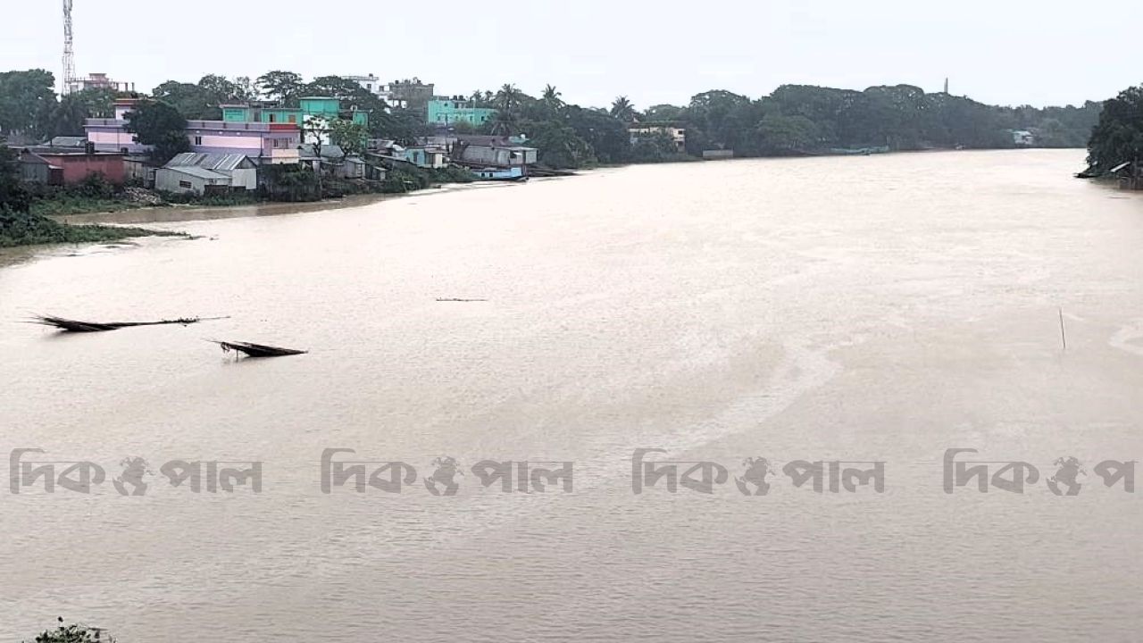 কলমাকান্দায় নদ-নদীর পানি বিপৎসীমার উপরে: ধেয়ে আসছে আকস্মিক বন্যা, আতঙ্কে জনপদ!