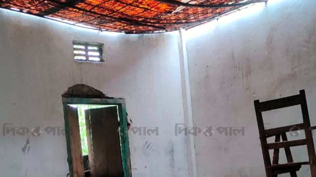 কালবৈশাখীর ছোবলে বিপর্যস্ত কমলগঞ্জ ক্ষয়ক্ষতির প্রাথমিক তালিকায় ১২২ বসতঘর