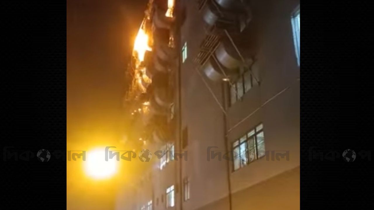 ভালুকায় গার্মেন্টসে অগ্নিকাণ্ড, কারখানায় ব্যাপক ক্ষতি