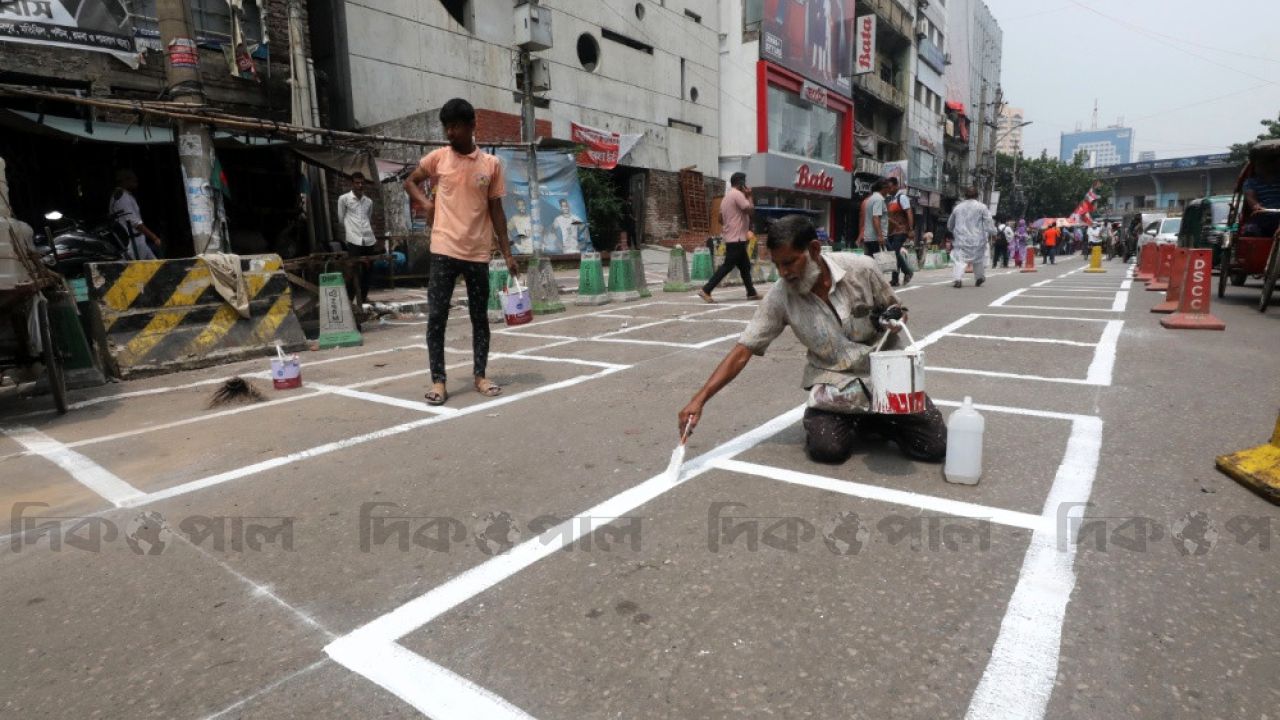 ফুটপাতে হকারদের জায়গা বরাদ্দ বৈধতা নিয়ে হাইকোর্টের প্রশ্ন