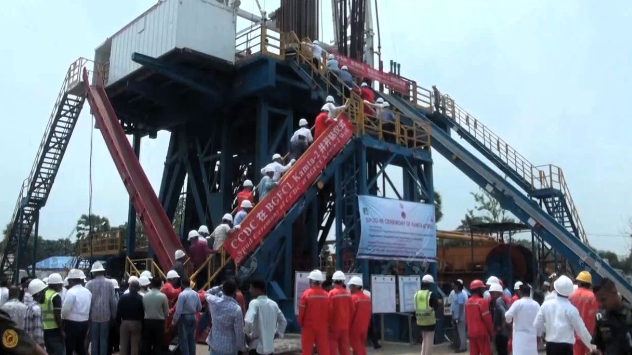 গাজীপুরে নতুন গ্যাসকূপ খনন শুরু, জ্বালানি স্বনির্ভরতার পথে সরকার: প্রতিমন্ত্রী অনিন্দ্য